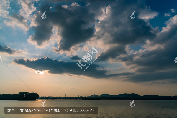 武漢東湖吹笛景區(qū)日落