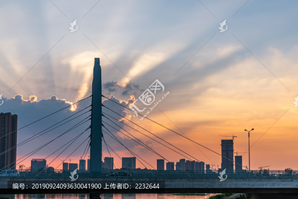 武漢夏天美麗的落日