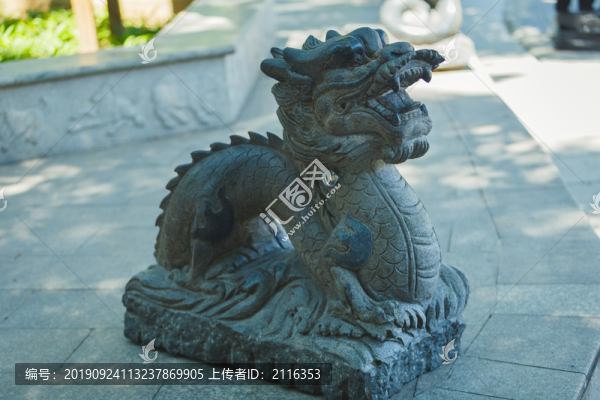 十二生肖石雕龍