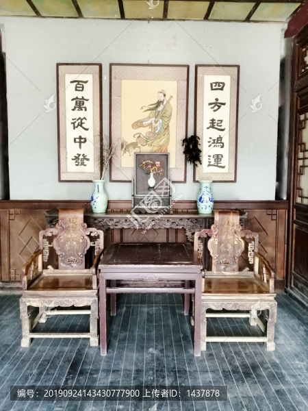 大院正廳太師椅邊幾陳設(shè)