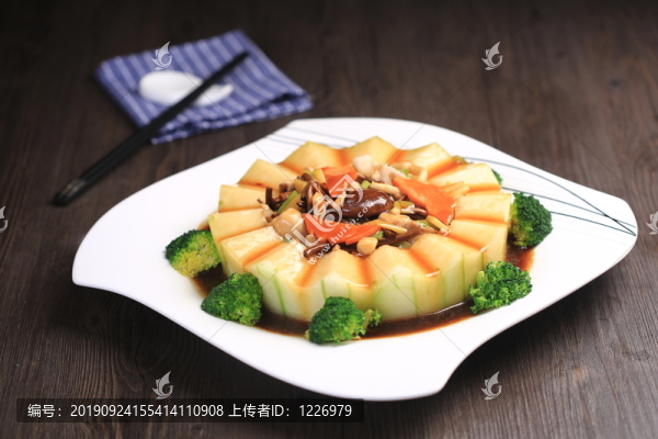 白玉藏珍菌
