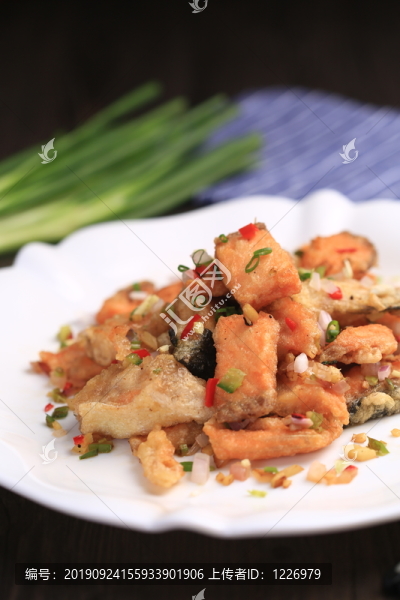 蔥香三文魚頭骨