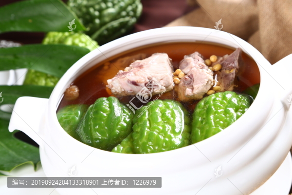 涼瓜黃豆燉排骨