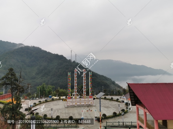 景頗族主題雕塑