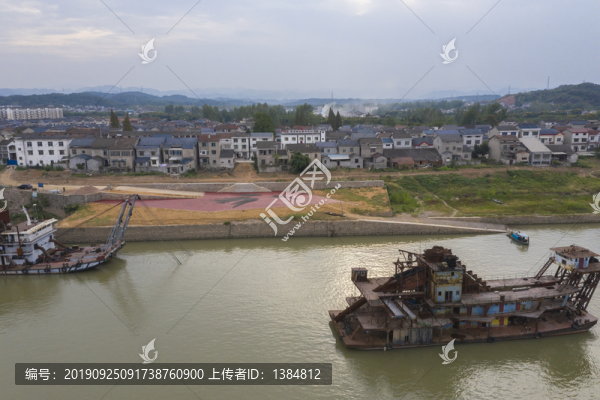 長(zhǎng)江岸邊