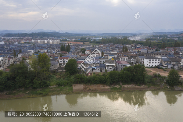 長(zhǎng)江岸邊