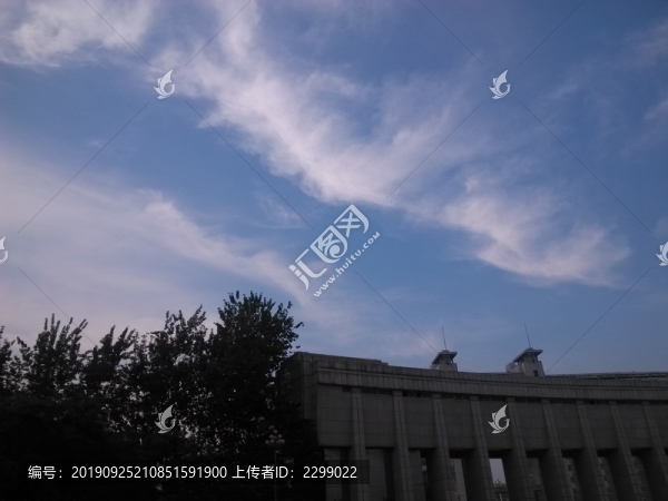 藍(lán)天白云
