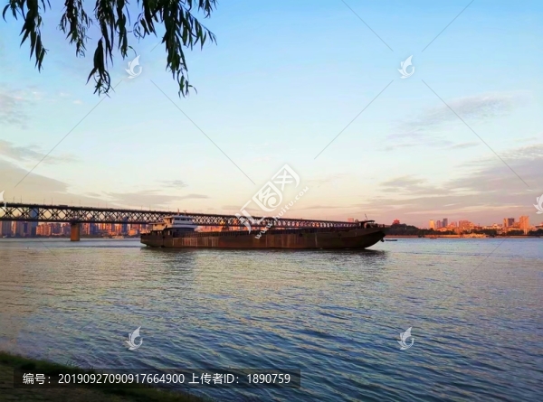武漢江景
