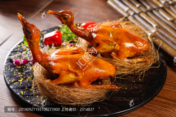 脆皮乳鴿