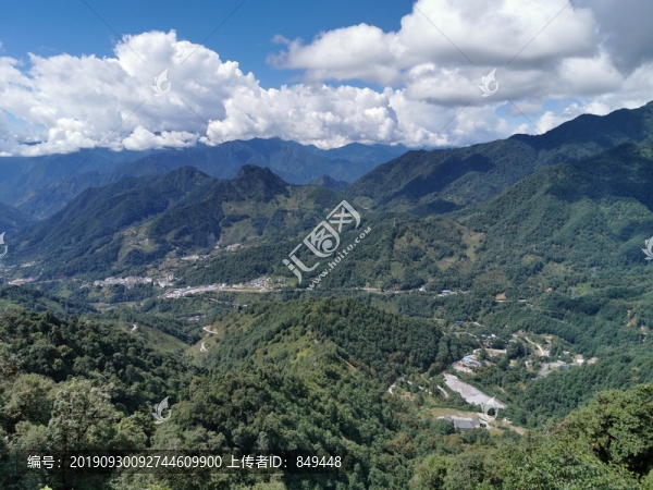 遠(yuǎn)山