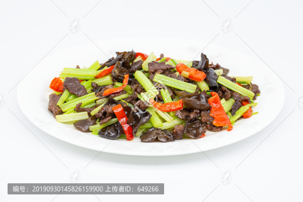 芹菜木耳炒牛肉