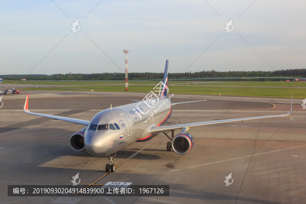 飛機(jī)機(jī)場(chǎng)