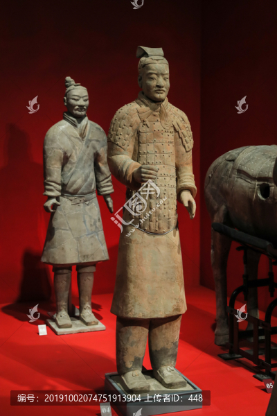 秦中級鎧甲軍吏俑