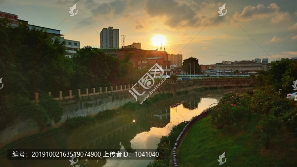 小河晚霞