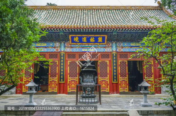 北京臥佛寺大雄寶殿