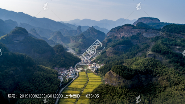 山區(qū)風(fēng)光