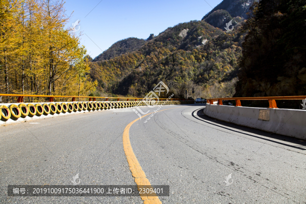 山路彎彎