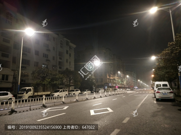 沒有人的夜晚街道