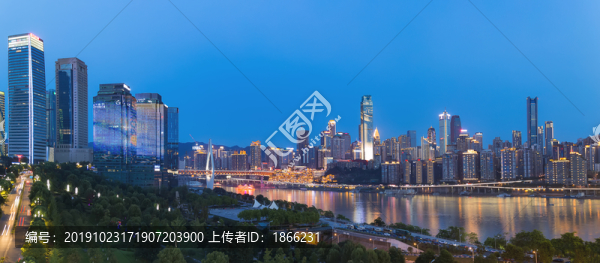 重慶渝中區(qū)和江北嘴夜景