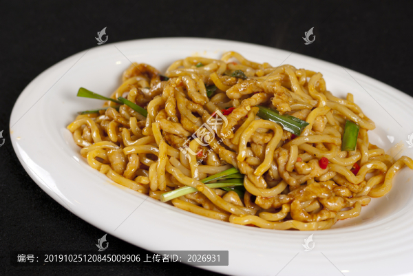 烏冬面炒肉絲