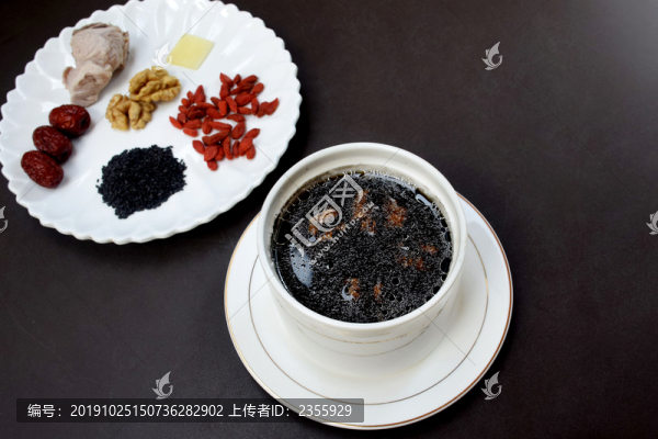 芝麻養(yǎng)生煲雞湯