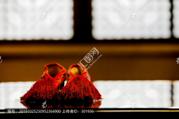 繡花婚鞋