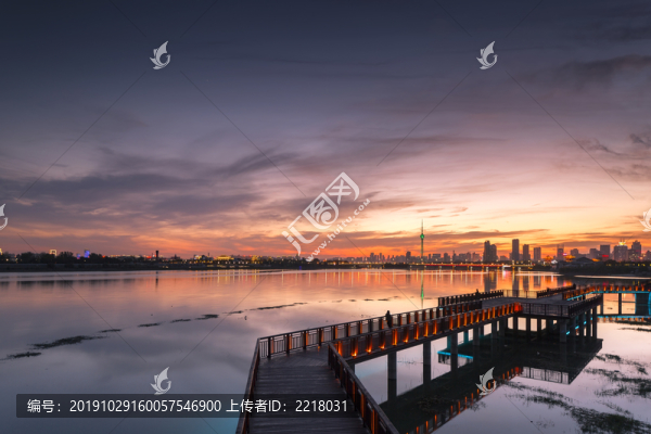 夜色朦朧