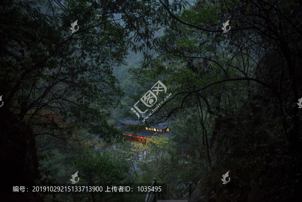 深山藏古寺
