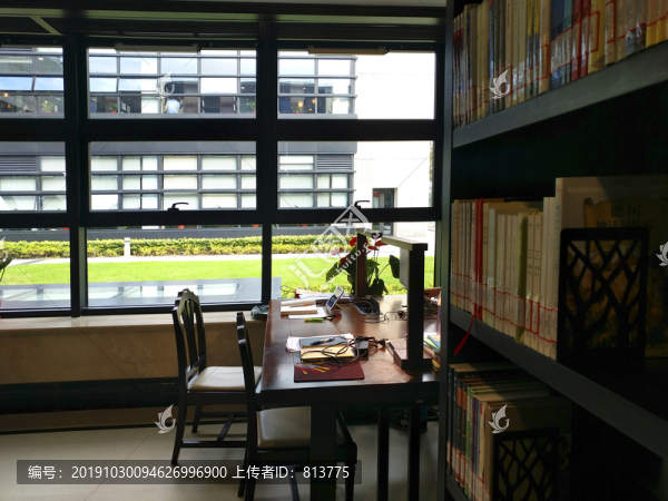 安靜書桌