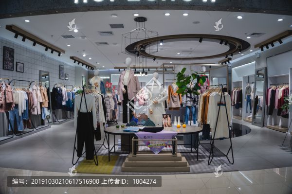 服裝商場(chǎng)門店模特