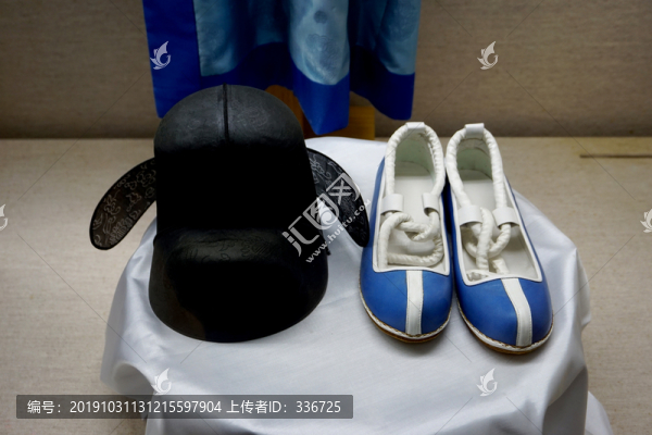 韓國傳統(tǒng)再嘉禮禮服鞋帽特寫