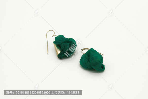 時(shí)尚鉑金耳環(huán)