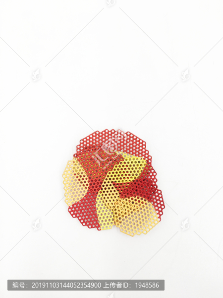 黃金網(wǎng)狀胸針