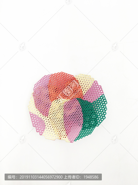 黃金網(wǎng)狀胸針