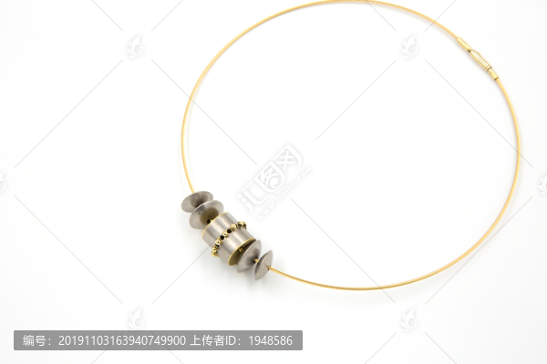 精致現(xiàn)代金項(xiàng)鏈