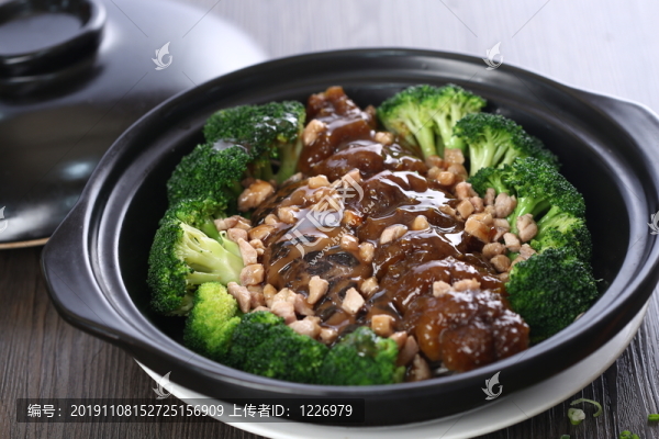 松茸花菇扣海參