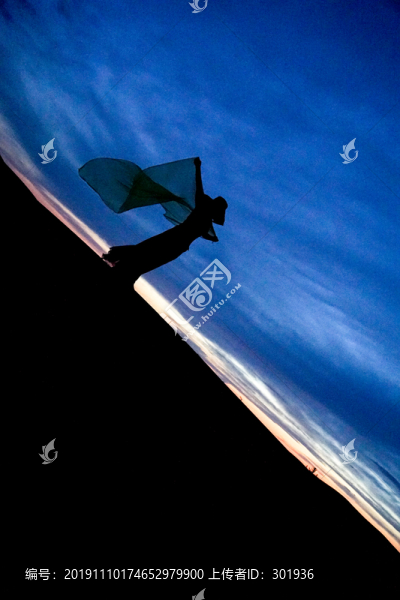 夜晚人物剪影