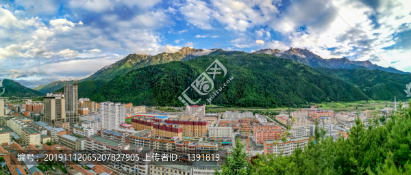 甘南迭部縣城全景