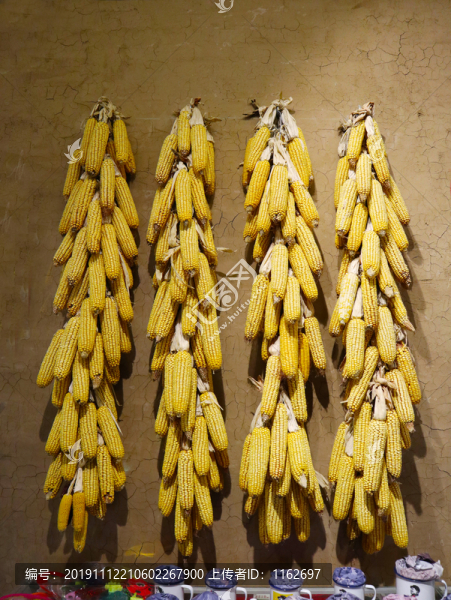農(nóng)村曬玉米