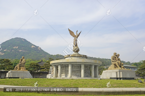 韓國(guó)青瓦臺(tái)廣場(chǎng)噴泉雕塑
