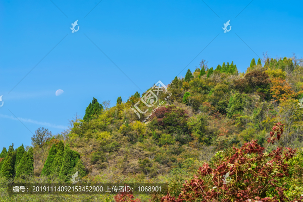 秋天山巒山峰