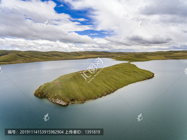 航拍果洛瑪多星星海景區(qū)