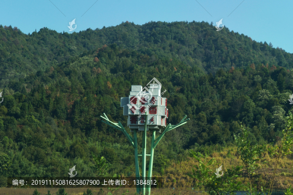 江西上饒高速公路邊雕塑
