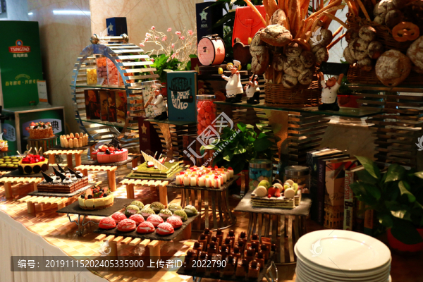 自助餐甜品區(qū)蛋糕區(qū)