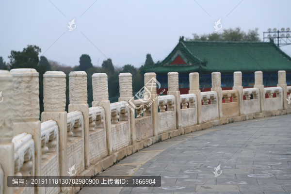 漢白玉望柱