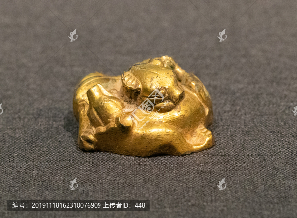 西漢鎏金銅虎鎮(zhèn)