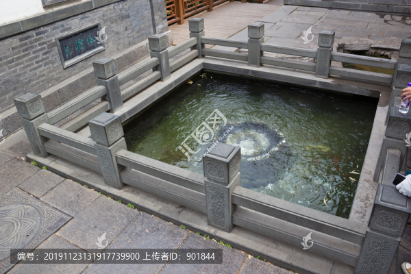 山東省濟南市趵突泉公園板橋泉