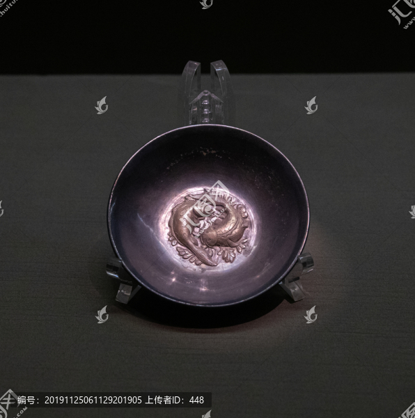 鎏金雙魚紋銀碗