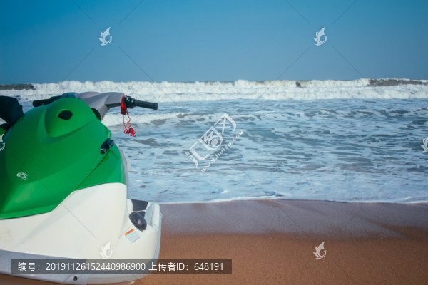 南澳青澳灣海邊海上摩托
