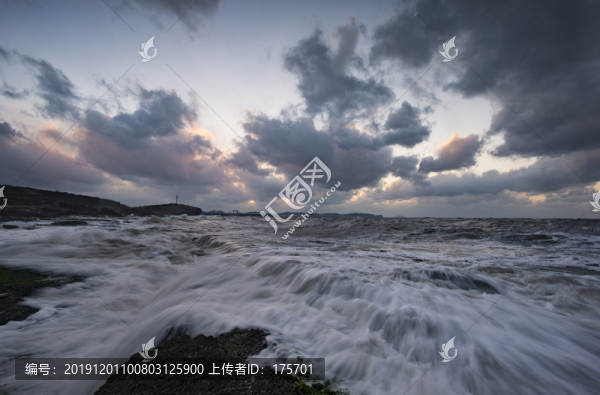 風(fēng)暴海浪